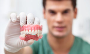 Semnoe protezirovanie zubov